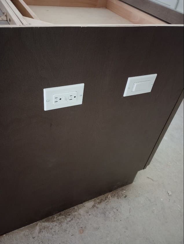 Residential electrical finish photographed by Northstar Electric